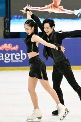 アイスダンスRD 演技する櫛田育良(左)、島田高志郎組=ザグレブ(共同)