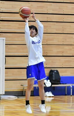 攻撃で鍵を握る樋口＝白鴎大第１体育館
