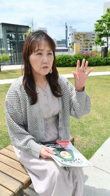 ギャンブル依存症患者の家族の立場で支援に取り組む大橋さん＝６月上旬、宇都宮市内