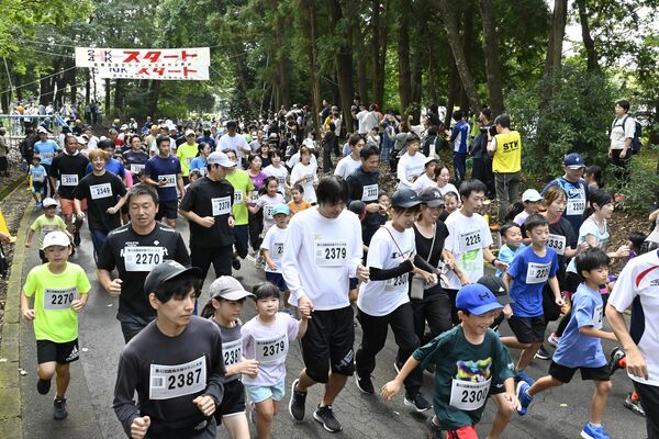 親子でマラソンを楽しむ参加者