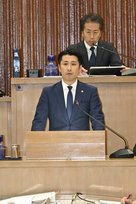 所信を表明する森島市長