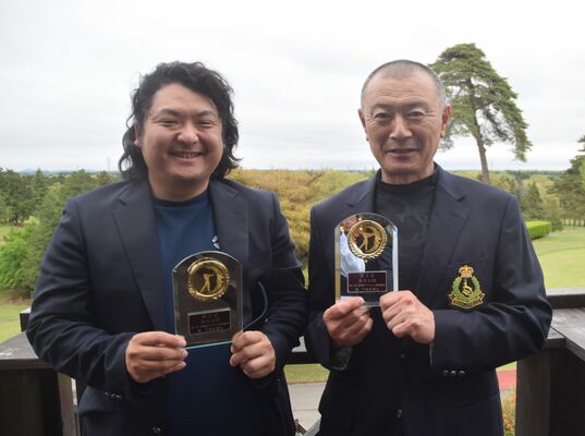 ２位の佐々木（左）・高村組
