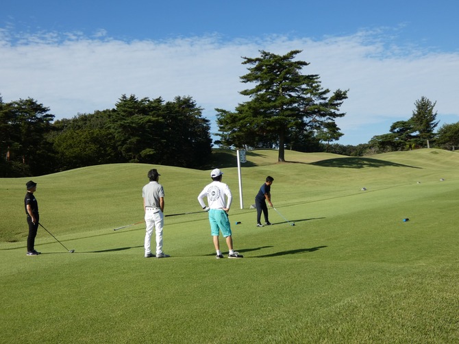 名匠・井上誠一が手がけた「烏山城カントリー クラブ」で青空の下、美しい緑が広がるコース でゴルフを楽しみました