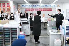 強盗想定し訓練 対応手順を確認