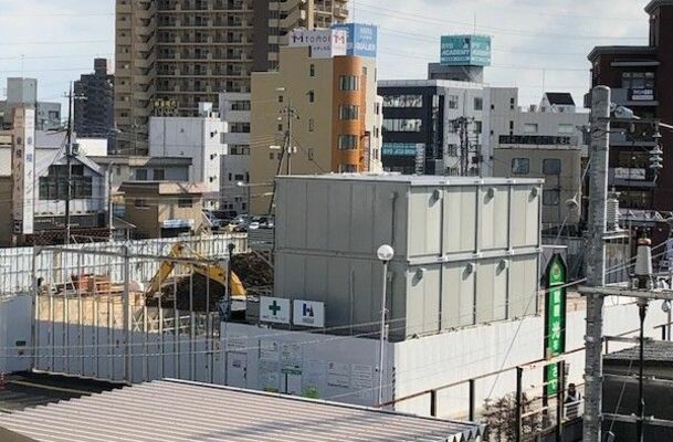 ＪＲ小山駅東口の複合ビル建設現場