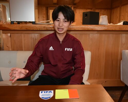 フットサル女子W杯のジャッジへの意気込みなどを語る斎藤さん=日光市内