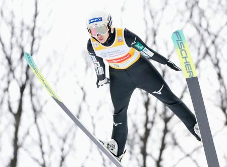 　Ｗ杯ジャンプ女子個人第６戦で飛躍する丸山希＝ビスワ（共同）