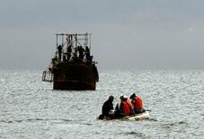 潜水のダイバー意識不明か