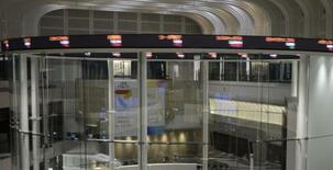 東証、午前終値は５万２２５７円