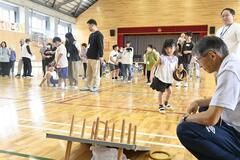 ３世代が輪投げ 地域の輪も拡大