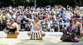 大の里、父勤務会社が化粧まわし