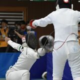声援味方に快勝　フェンシング　「ベストな戦い」で２回戦へ