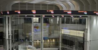 東証、午前終値は５万２２５７円