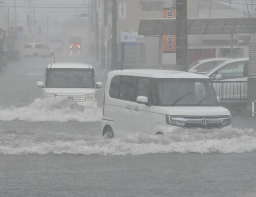 冠水する交差点