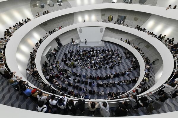 従業員の家族らが参加した会社見学イベント=鹿沼市(ナカニシ提供)