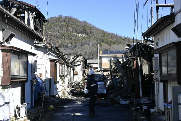 ２人の遺体が見つかった火災現場＝９日正午、足利市山下町
