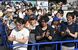 選挙戦最終日の候補者の訴えを聞く有権者ら＝19日午後４時、宇都宮市内、大貫茉伊子撮影（画像は一部加工しています）