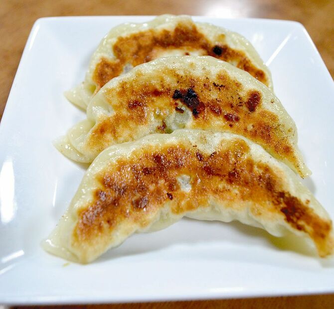 ギョーザは約10㌢もあります