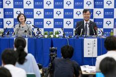 坂口さん夫妻が記者会見