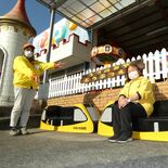 宇都宮動物園にＬＲＴベンチ登場　来園者に「宇都宮のシンボル」ＰＲ、ＬＲ…