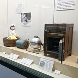 黒電話や足踏みミシン…レトロな民具80点展示　地元の名所描いたテレカも…