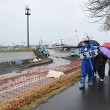 歩きながら河川改良工事見学　栃木・永野川の強化を実感