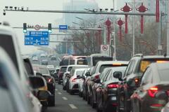 中国新車販売３割減