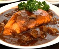 【食べた？】自慢の継ぎ足しソース　和牛熟成デミグラスソースのオムライス　カフェとレストラン 多務良（大田原）