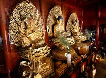 日光山輪王寺で三本尊のすす払い