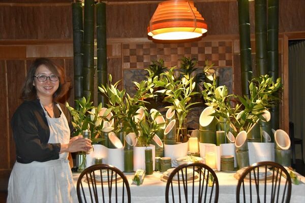 建物内を彩るデコレーションと中元さん