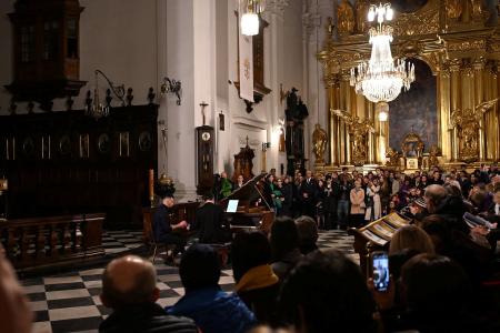 　ショパンの心臓が安置されているワルシャワの聖十字架教会で命日に開かれたミサ＝２０２５年１０月１７日