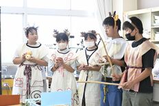 縄文人の暮らしを体感 栃木市小野寺小で特別授業 児童22人が文様作りに…
