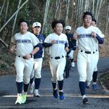 荒井退造先輩の生家まで走れ! 宇都宮高野球部が恒例の新春ランニング 学…