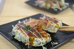 ＜里芋のお好み焼き＞生地しっとり滑らかに