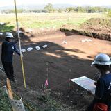 佐良土上の原Ⅱ遺跡規模、想定より拡大か　東西の区画溝は110メートル　３日に現地説明会