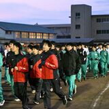 大田原高で伝統の「寒稽古」始まる　耐寒マラソンに420人挑戦　不撓不屈の精神力養う