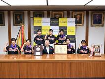 本県代表日本一 佐藤市長に報告