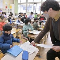 栃木県の校長先生、終業式で一輪車を披露…