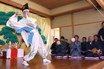川俣で伝統の舞を披露 「二十日祭り」　日光