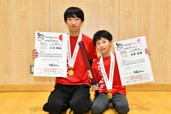 部門優勝を果たした夢翔館大田原の内野さん(右)と小西さん