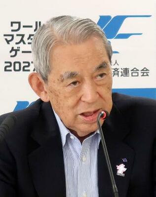 記者会見する関経連の松本正義会長=14日午後、大阪市