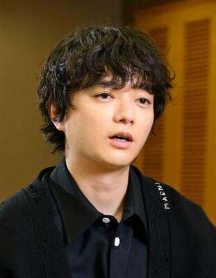 「物語を最後まで聞いた人がタイトルの意味をどう感じるのか、楽しみにしています」と話す染谷将太