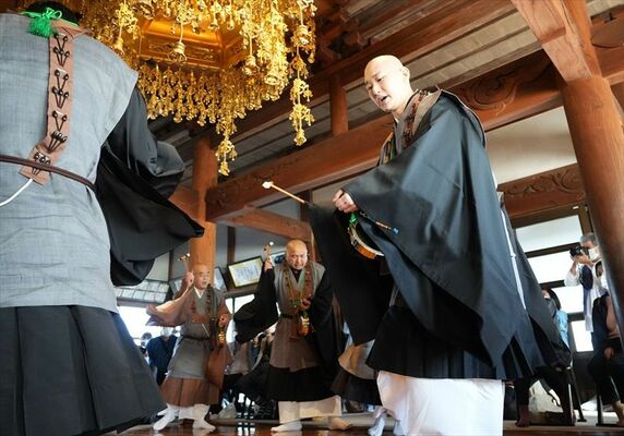 福正寺で奉納された踊り念仏