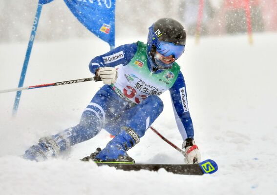 アルペン少年女子大回転　同種目で県勢最高の15位に入った横尾彩乃（足大付高）＝富山県南砺市