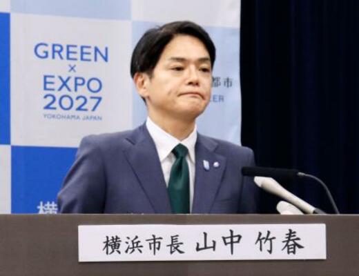 　記者会見する横浜市の山中竹春市長＝２６日午後、横浜市役所