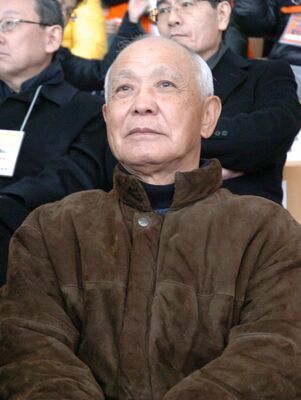 アイスホッケーの試合を観戦する入江さん＝２０１２年３月２４日撮影