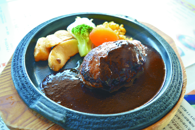 デミグラスソースの深い味わいが魅力「ハンバーグランチ」