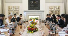 日印外相、エネ供給連携へ