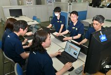 肌寒い中で「クールビズ」開始　栃木県庁の推進役はポロシャツ姿も…庁内は…