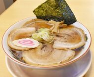 スープ絡むこだわり麺　手打ちチャーシューメン並　麺道大金（大田原）